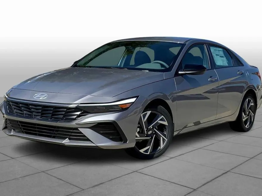 2025 Hyundai Elantra SEL Sport photo 1