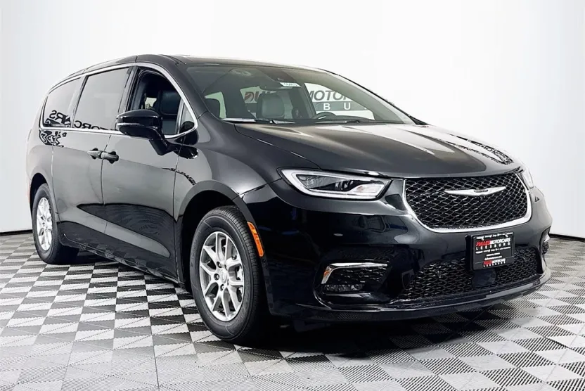 2026 Chrysler Pacifica photo 1