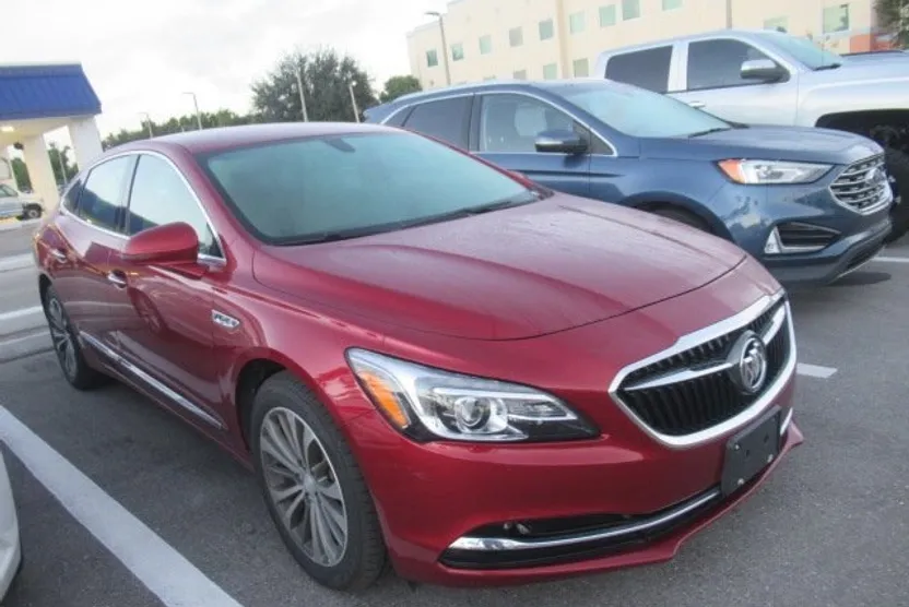 2018 Buick LaCrosse Essence photo 1