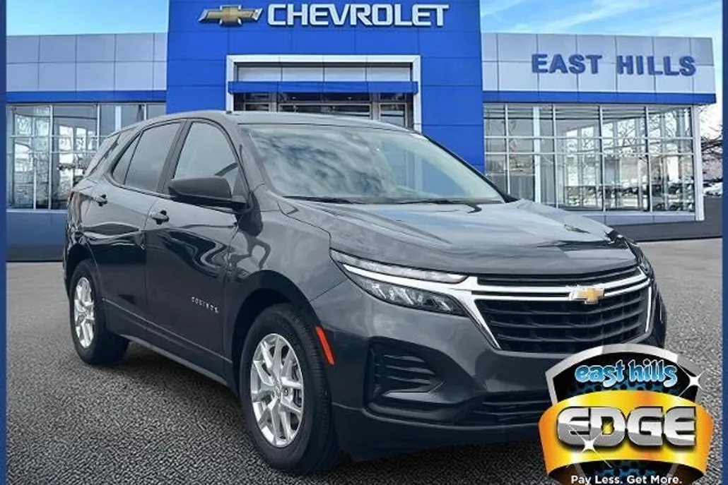 2022 Chevrolet Equinox LS photo 1
