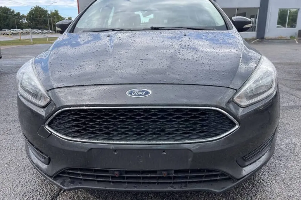 2017 Ford Focus SE photo 1