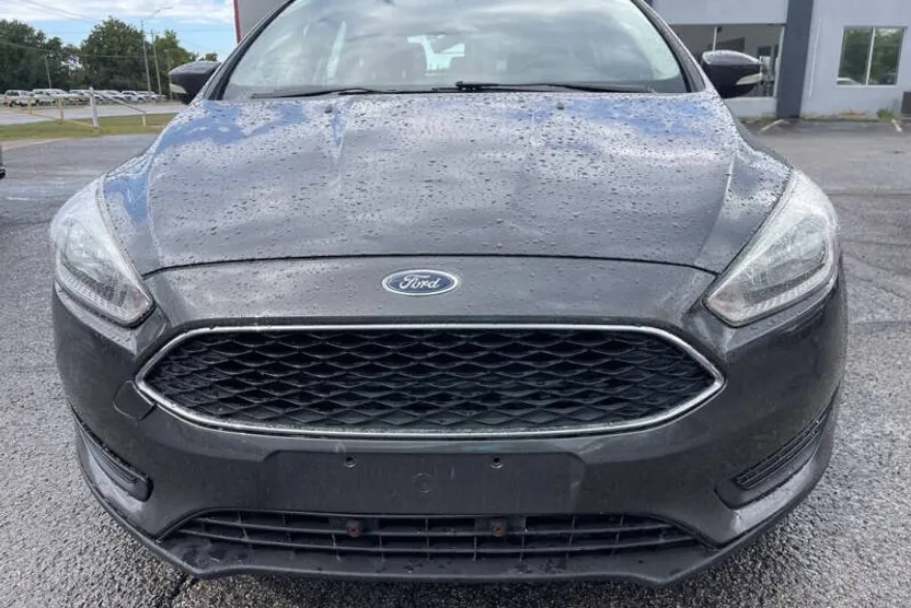 2017 Ford Focus SE photo 1
