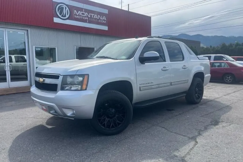 2011 Chevrolet Avalanche LT photo 1