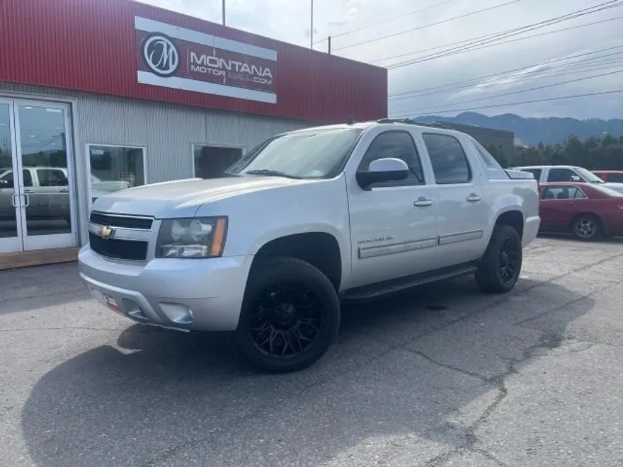 2011 Chevrolet Avalanche LT photo 1