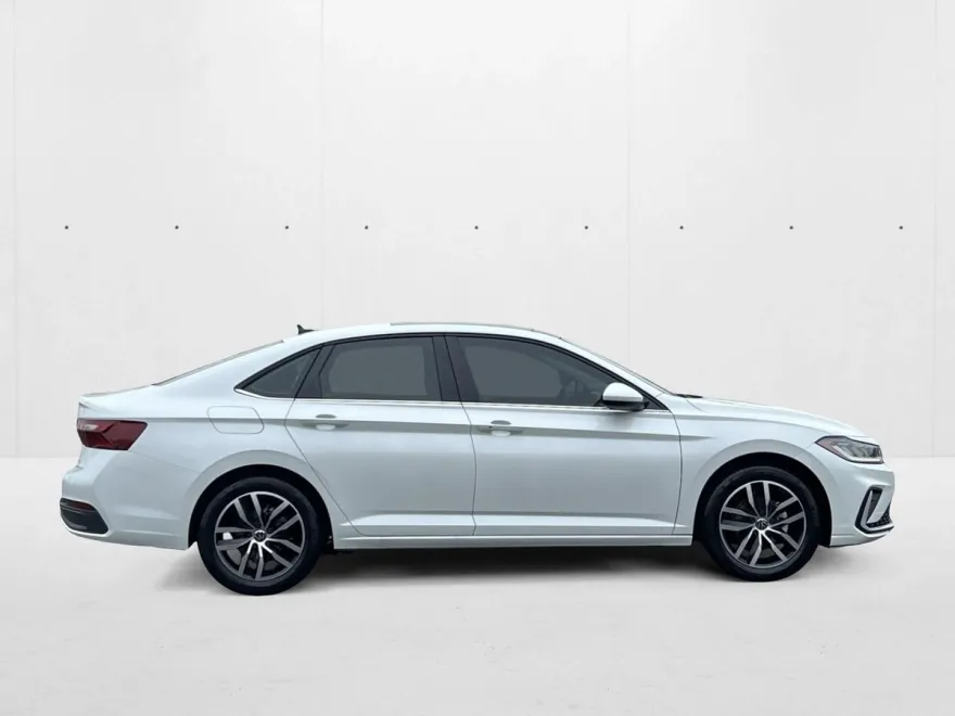 2025 Volkswagen Jetta SE photo 1