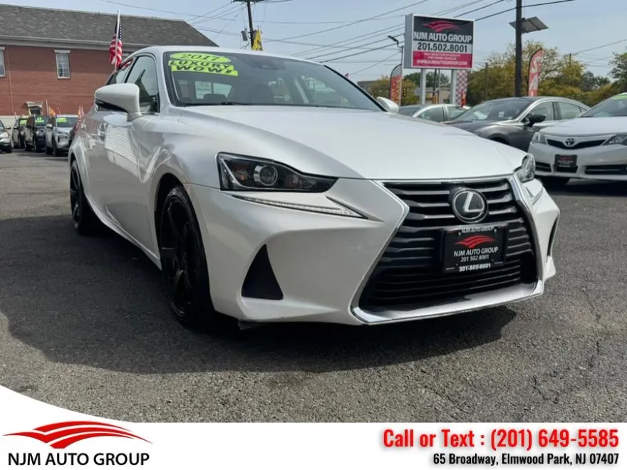 2017 Lexus IS 300 AWD photo 1