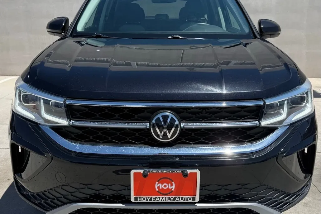 2022 Volkswagen Taos SEL photo 1