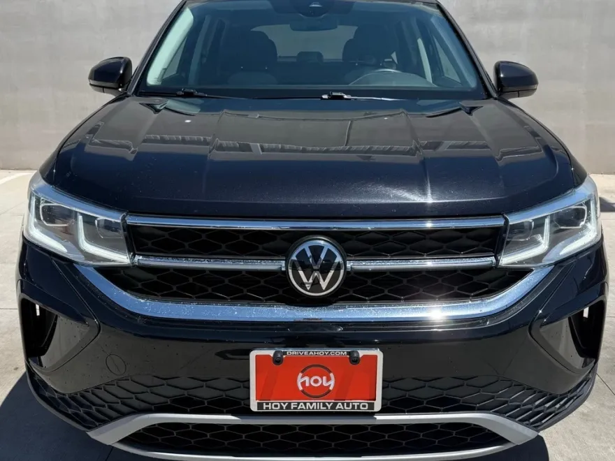 2022 Volkswagen Taos SEL photo 1
