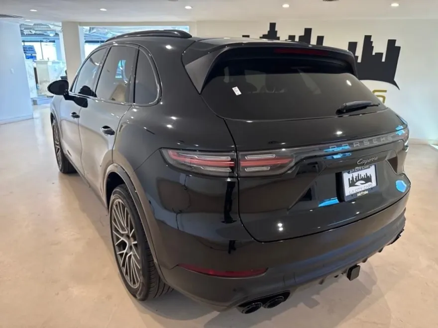 2022 Porsche Cayenne Platinum Edition photo 1