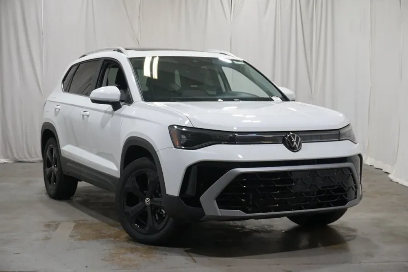 2025 Volkswagen Taos SEL photo 1