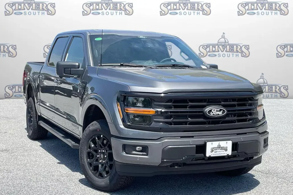 2025 Ford F-150 XLT photo 1
