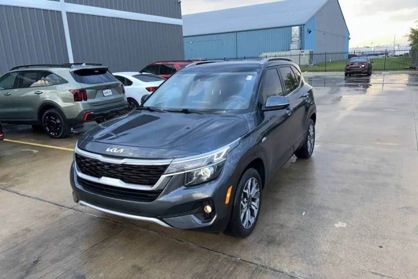2023 Kia Seltos EX photo 1