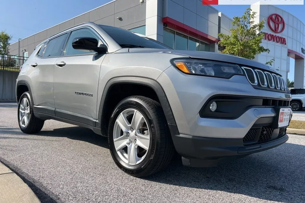 2022 Jeep Compass Latitude photo 1