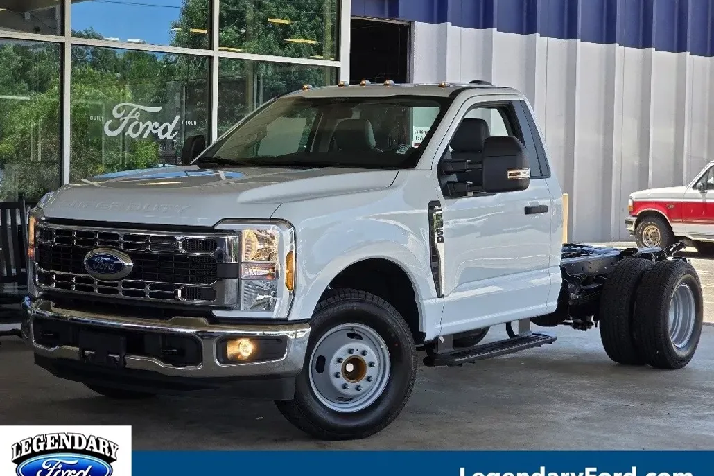 2025 Ford F-350 XL photo 1