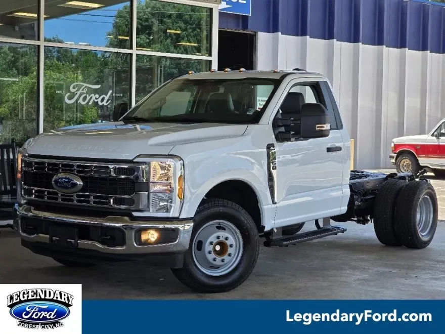 2025 Ford F-350 XL photo 1