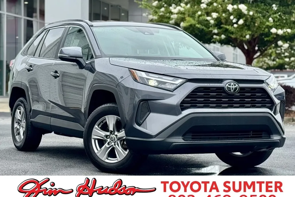 2022 Toyota RAV4 XLE photo 1