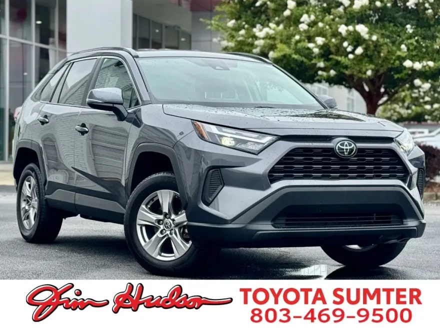 2022 Toyota RAV4 XLE photo 1