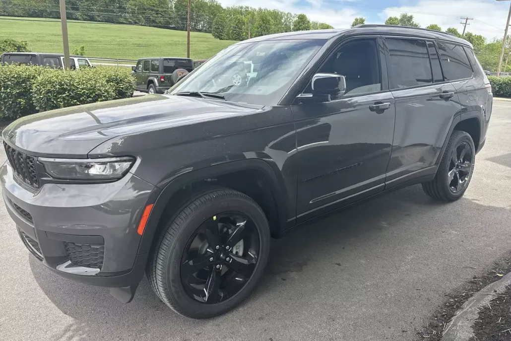 2025 Jeep Grand Cherokee Altitude photo 1