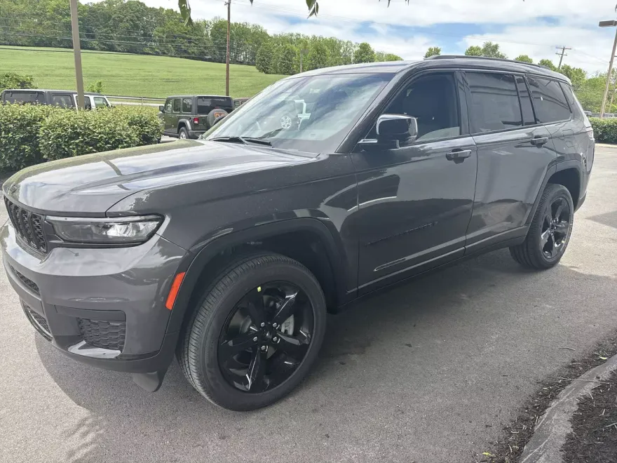2025 Jeep Grand Cherokee Altitude photo 1