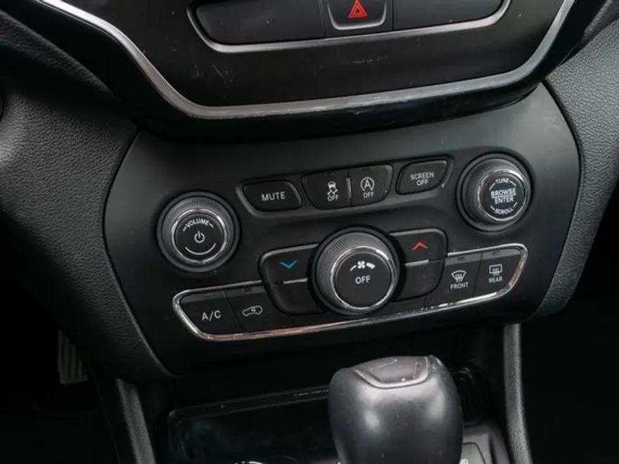 2019 Jeep Cherokee Latitude photo 27