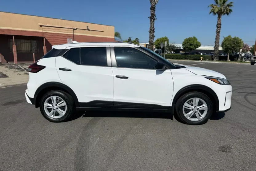 2024 Nissan Kicks S photo 1