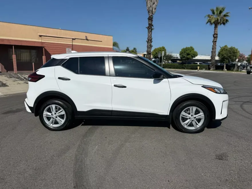 2024 Nissan Kicks S photo 1