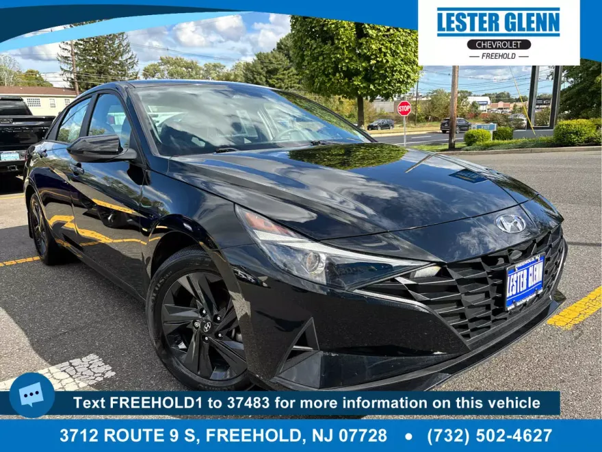 2022 Hyundai Elantra SEL photo 1