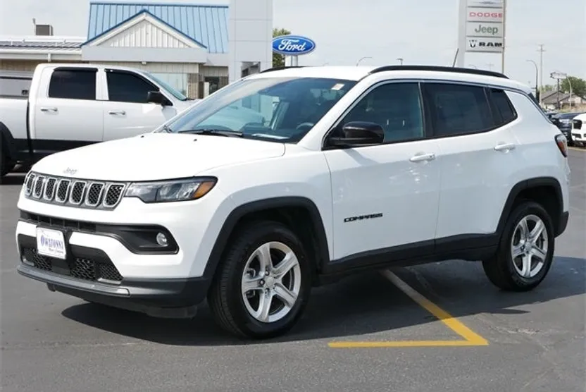 2024 Jeep Compass Latitude photo 1