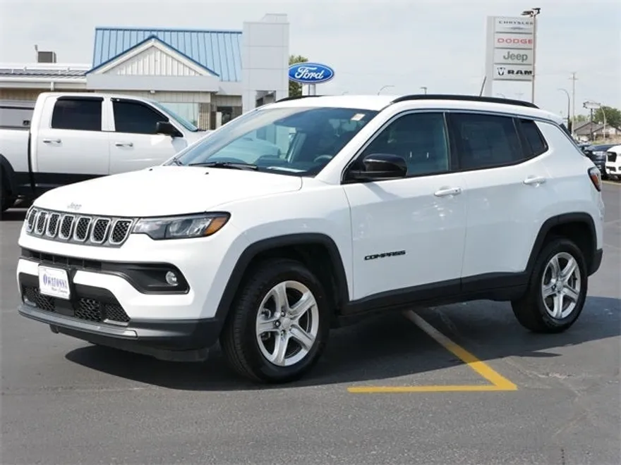2024 Jeep Compass Latitude photo 1