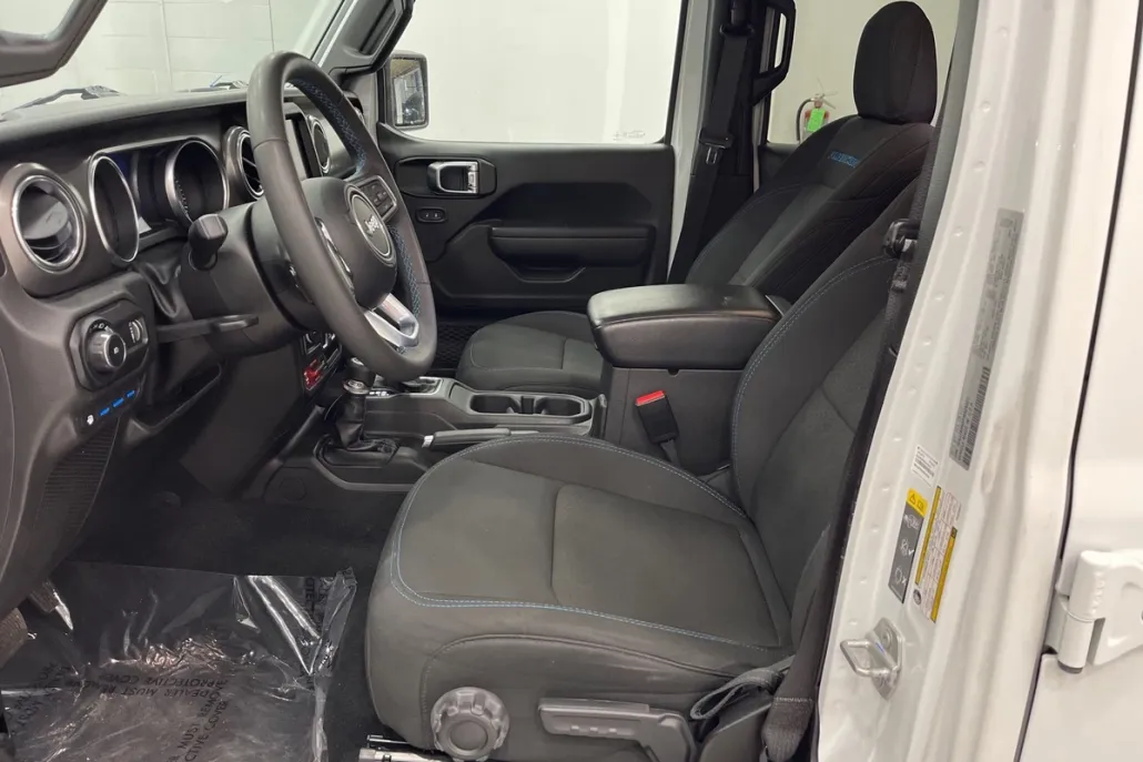2023 Jeep Wrangler 4xe Rubicon photo 1