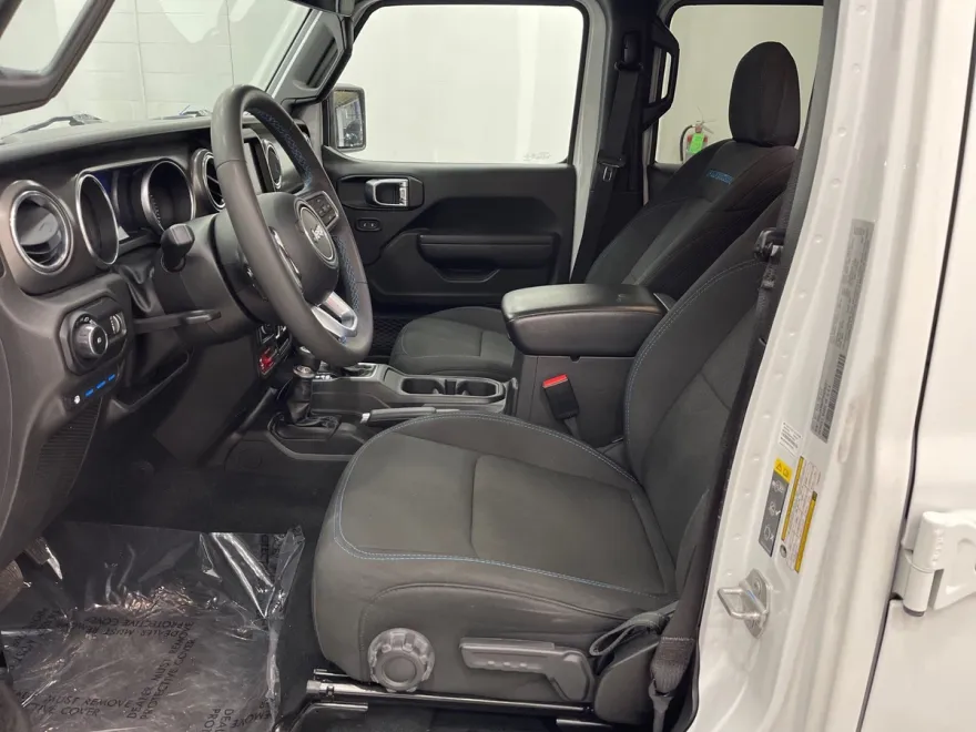 2023 Jeep Wrangler 4xe Rubicon photo 1