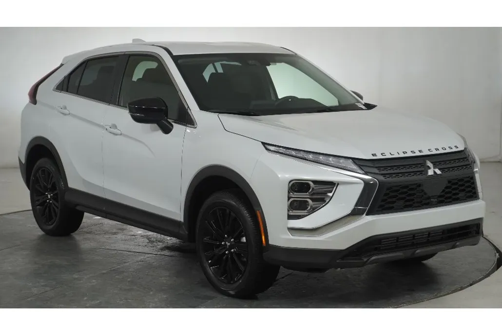 2024 Mitsubishi Eclipse Cross LE photo 1