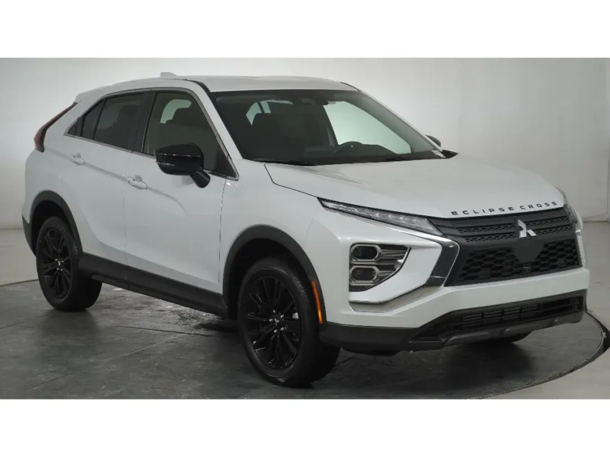 2024 Mitsubishi Eclipse Cross LE photo 1