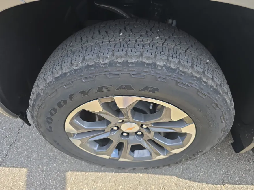 2026 Chevrolet Silverado 1500 High Country photo 1