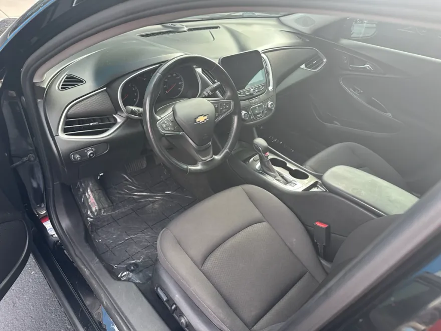 2022 Chevrolet Malibu RS photo 1