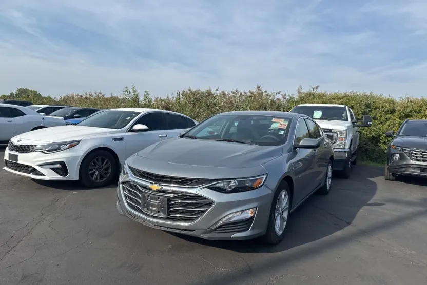 2024 Chevrolet Malibu 1LT photo 1