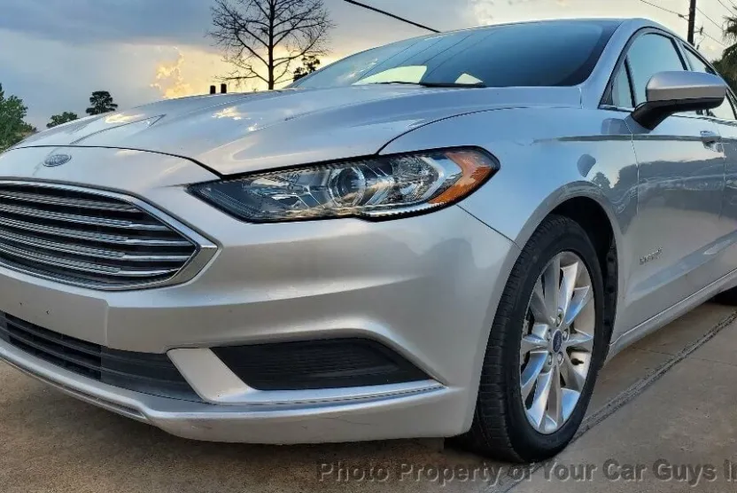 2017 Ford Fusion SE Hybrid photo 1