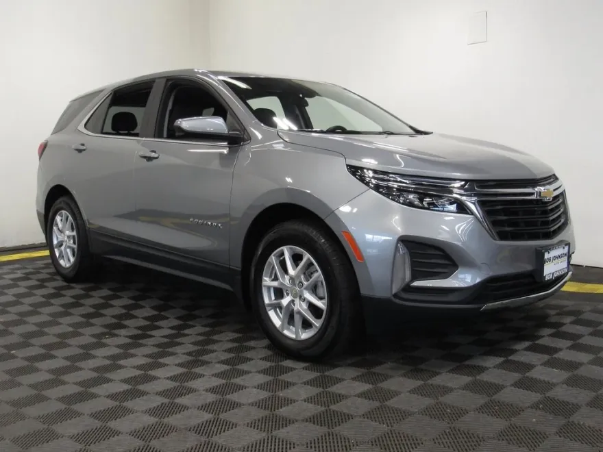 2023 Chevrolet Equinox LT photo 1
