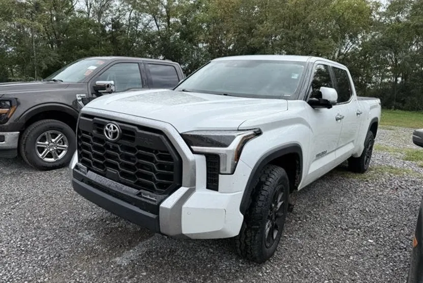 2022 Toyota Tundra Limited photo 1