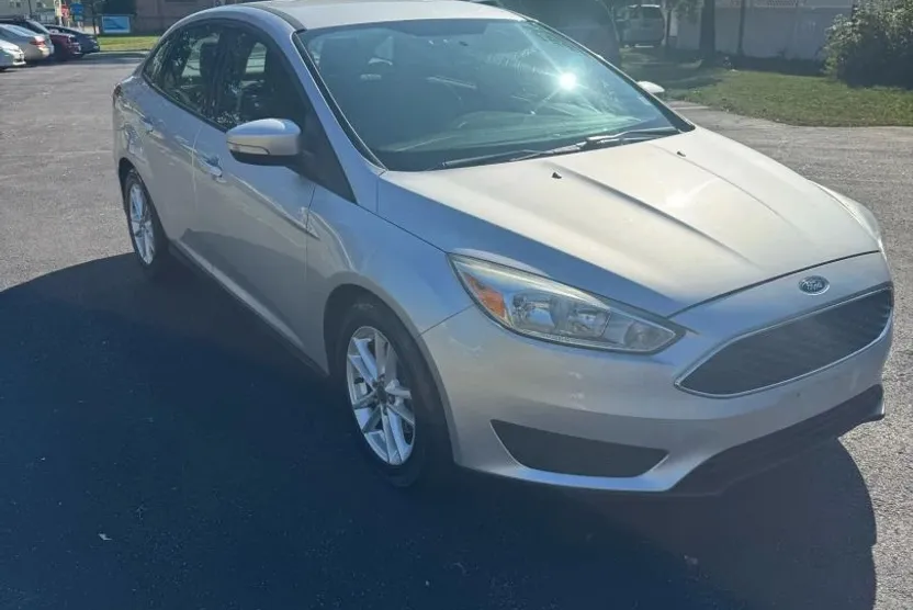 2016 Ford Focus Sedan photo 1