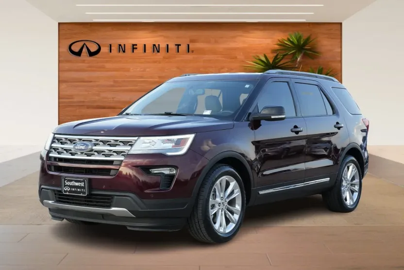 2018 Ford Explorer XLT photo 1