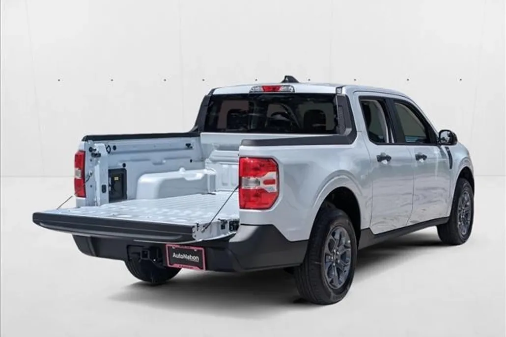2025 Ford Maverick XLT photo 1