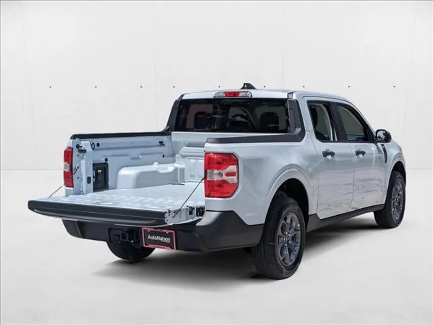 2025 Ford Maverick XLT photo 1