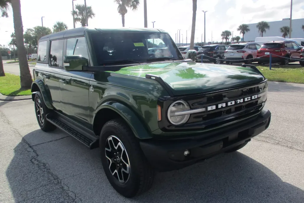 2025 Ford Bronco Outer Banks photo 1