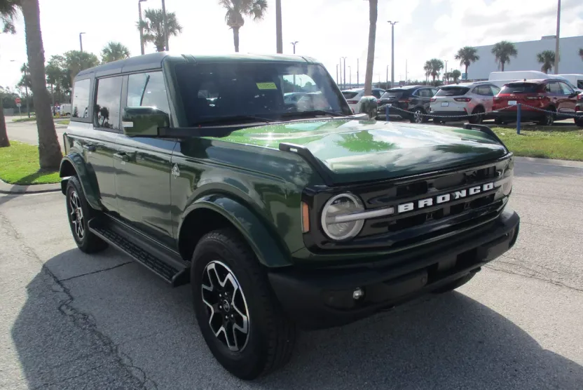 2025 Ford Bronco Outer Banks photo 1