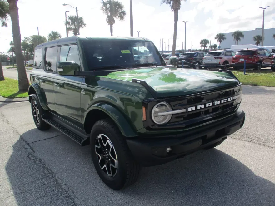 2025 Ford Bronco Outer Banks photo 1