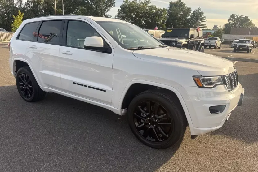 2022 Jeep Cherokee Laredo X SE Altitude photo 1