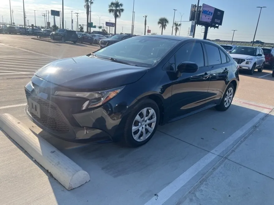 2020 Toyota Corolla LE photo 1