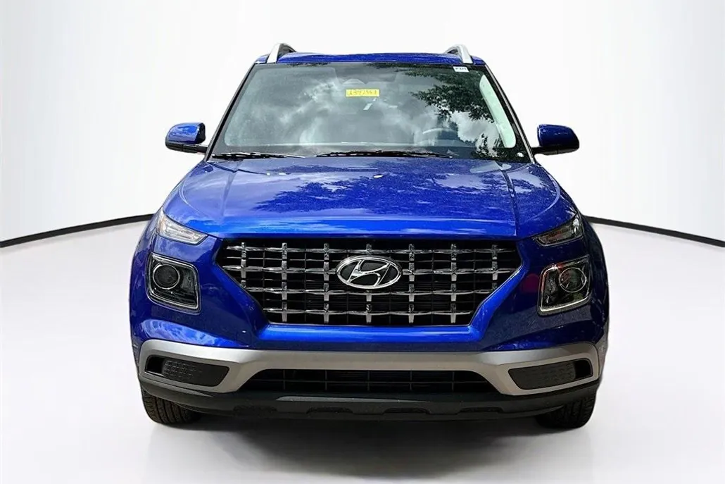 2025 Hyundai Venue SEL photo 1