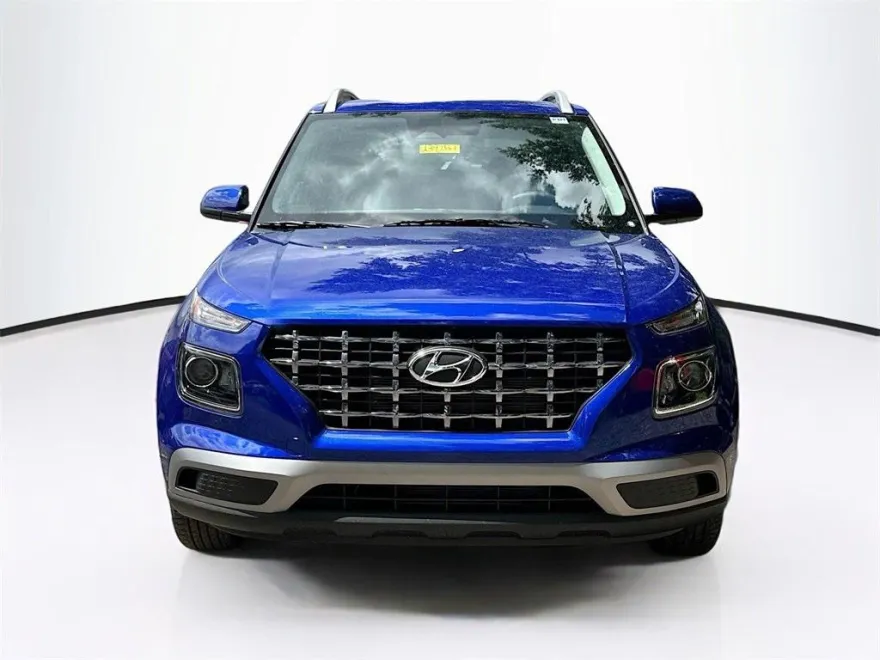 2025 Hyundai Venue SEL photo 1